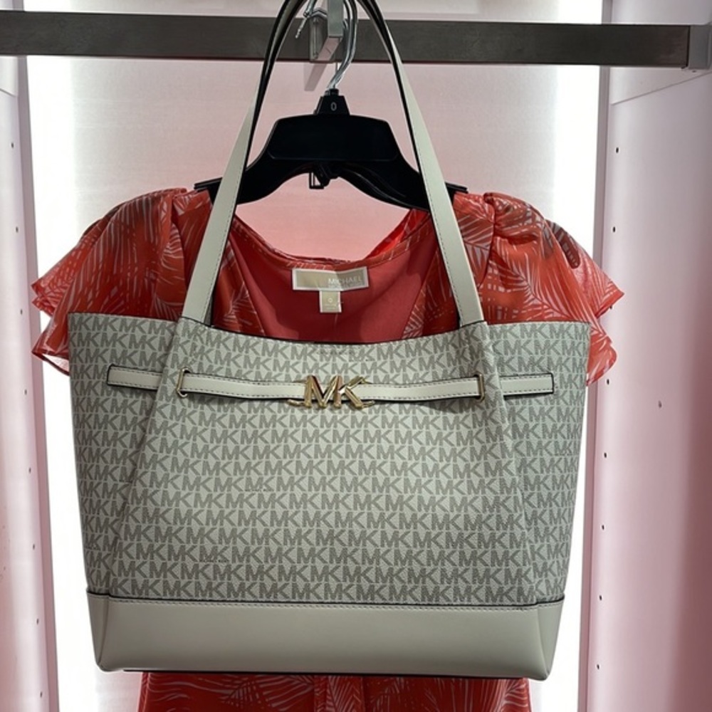 MICHAEL KORS
Reed Large Logo Shoulder Tote Bag
Light Cream Multi
35S3G6RT3B
NWT